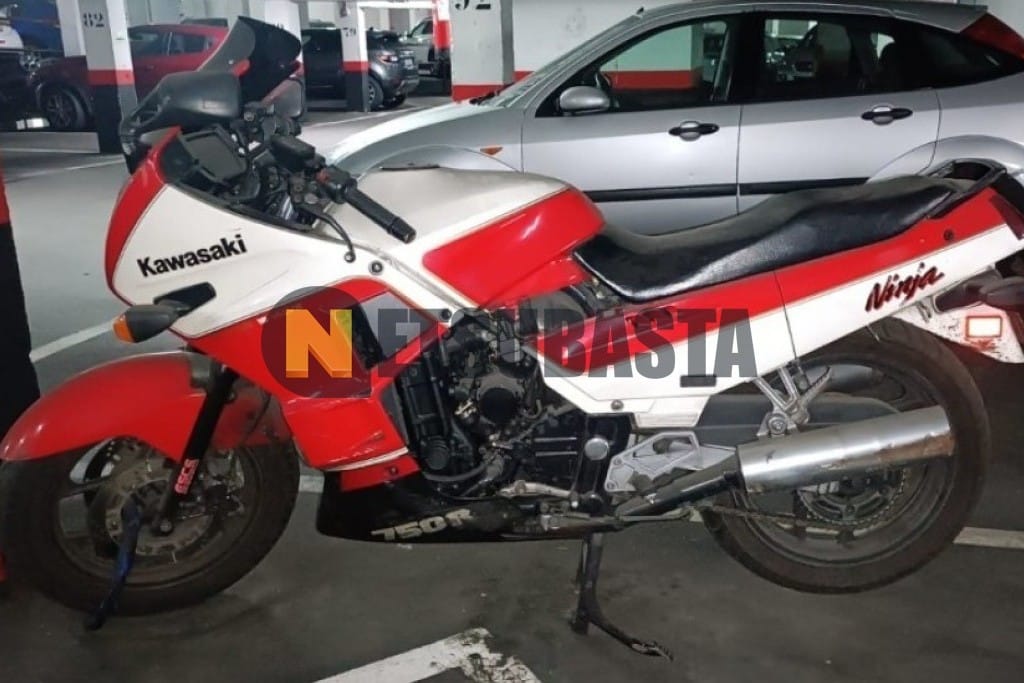 Subasta de Kawasaki GPX 750R 1989