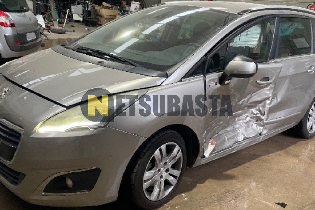 Peugeot 5008 1.6 BlueHDi 2016