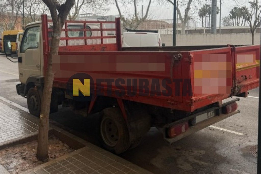 Nissan Cabstar 35.13 Basculante Volquete 2006