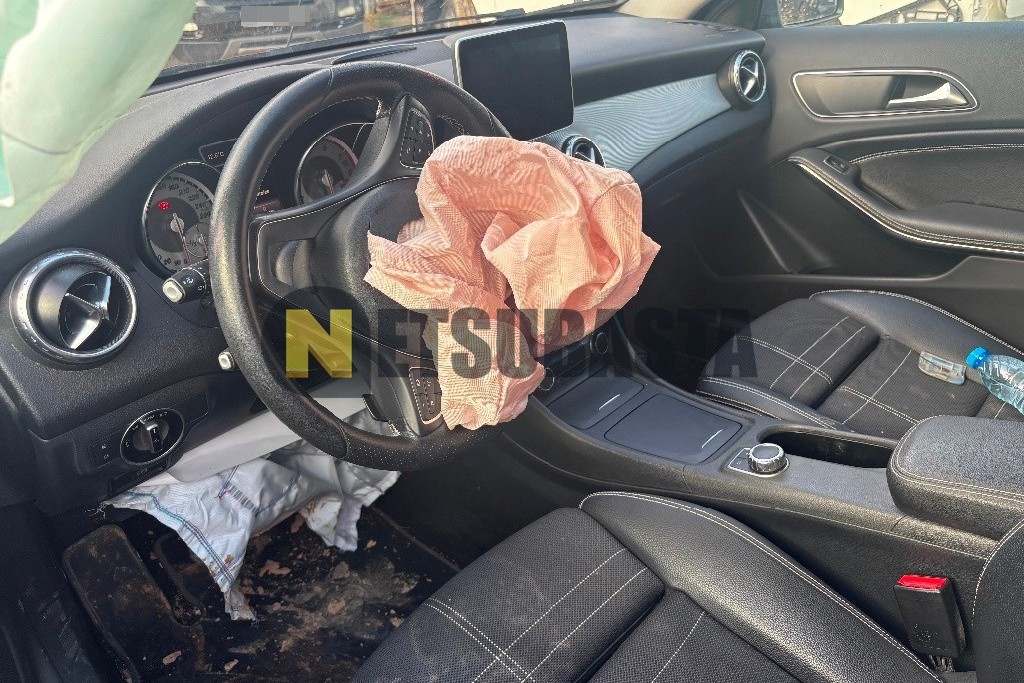 Mercedes-Benz GLA 180 7G-DCT 2016