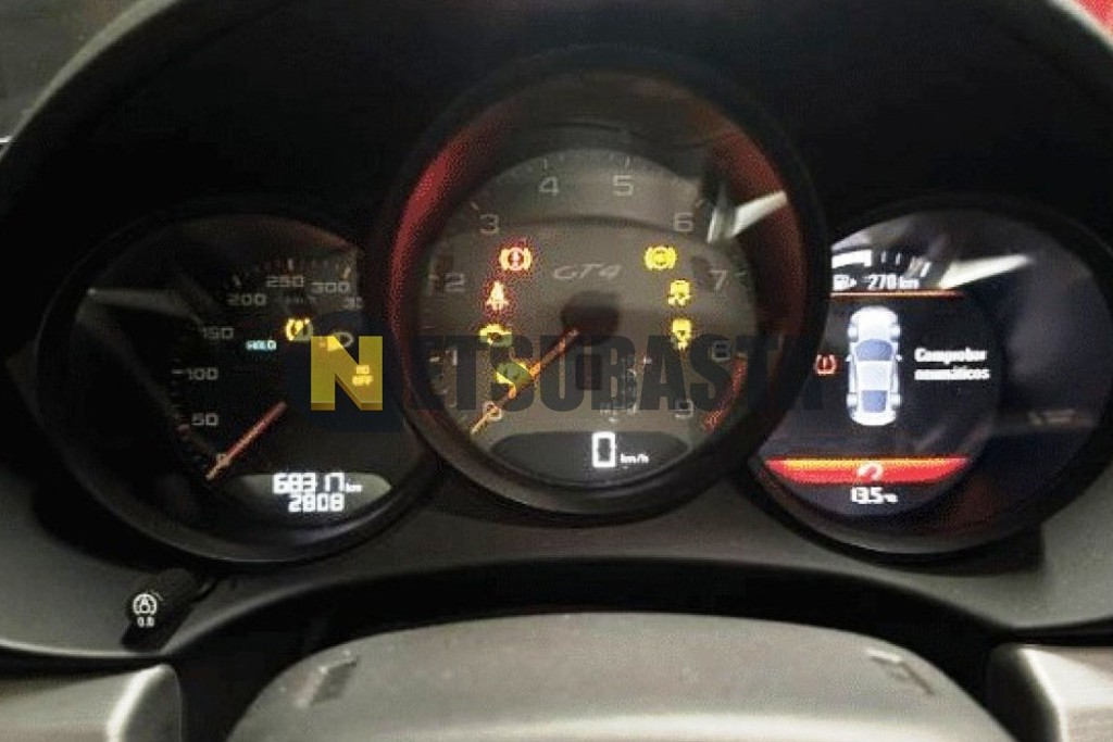 Porsche 718 Cayman GT4 PDK 2021