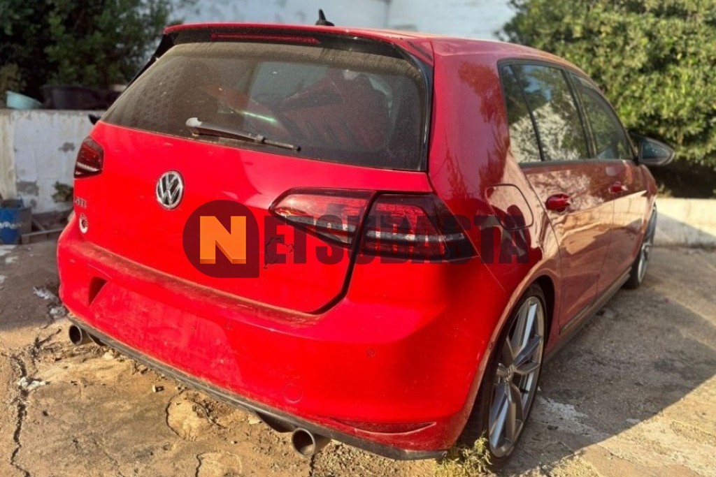 Volkswagen Golf GTI Performance 2.0 TSI 2014