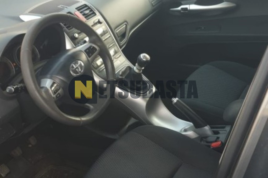 Toyota Auris 1.4 D-4D 2011