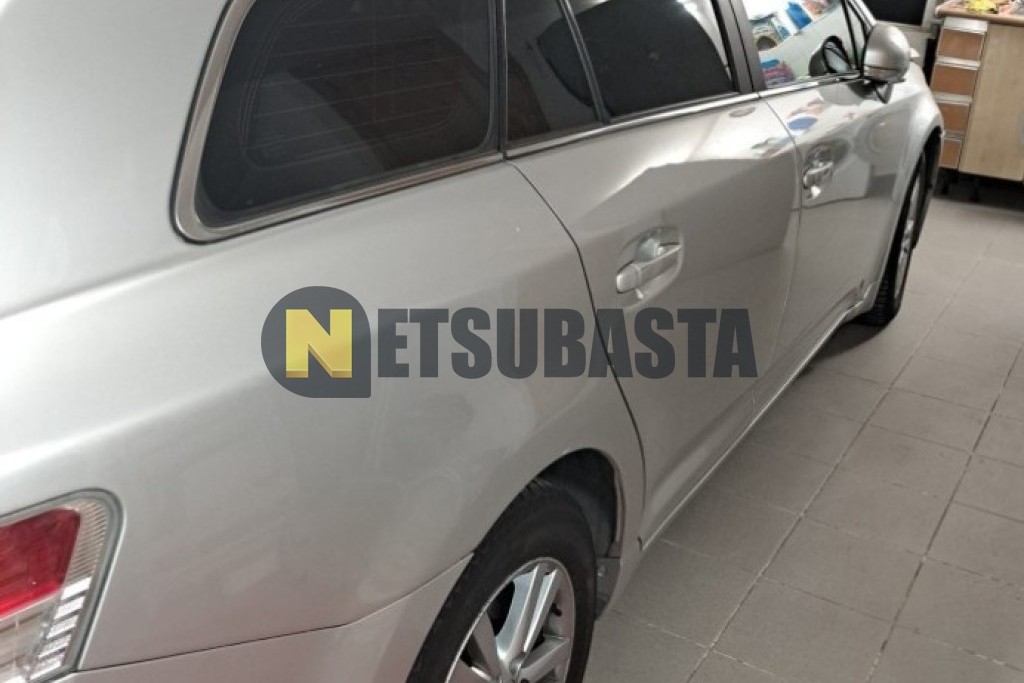 Toyota Avensis Cross Sport 2.0 D-4D 2009