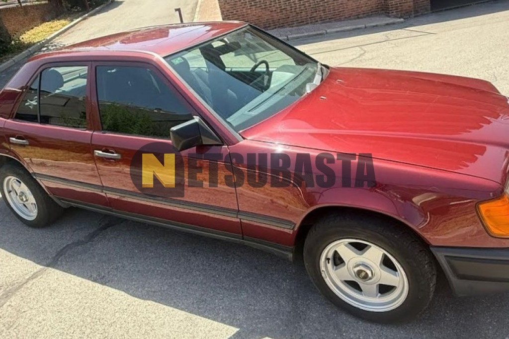 Mercedes-Benz 300E 1990