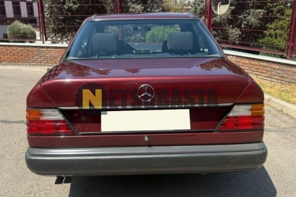 Mercedes-Benz 300E 1990