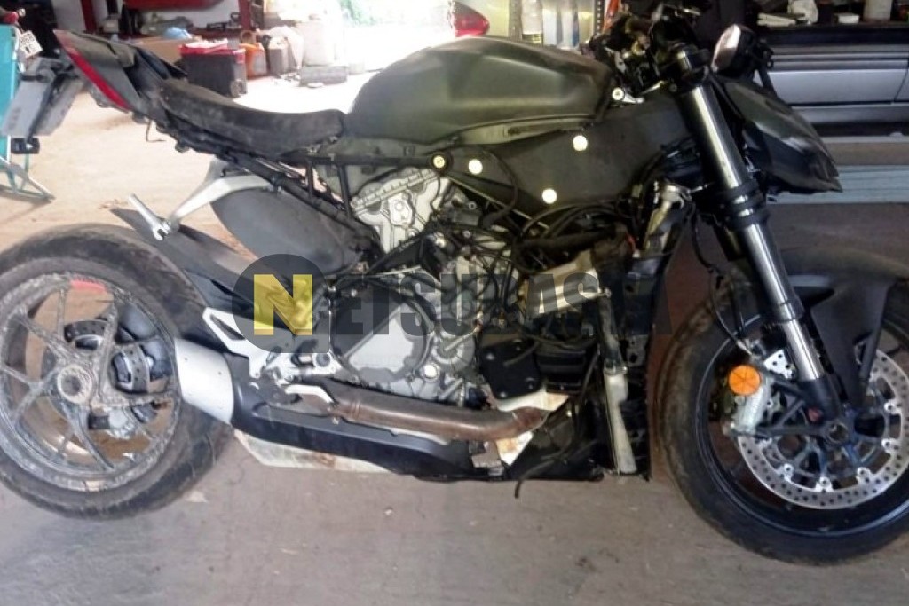 Subasta de Ducati Streetfighter V2 2022