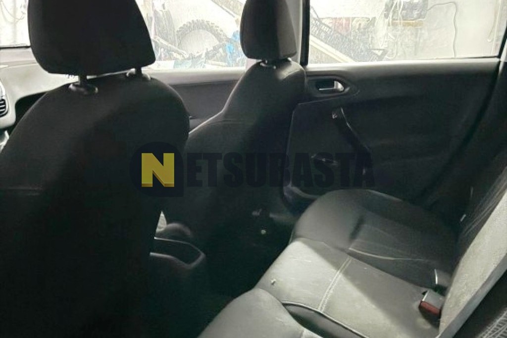 Peugeot 208 1.2 PureTech 2013