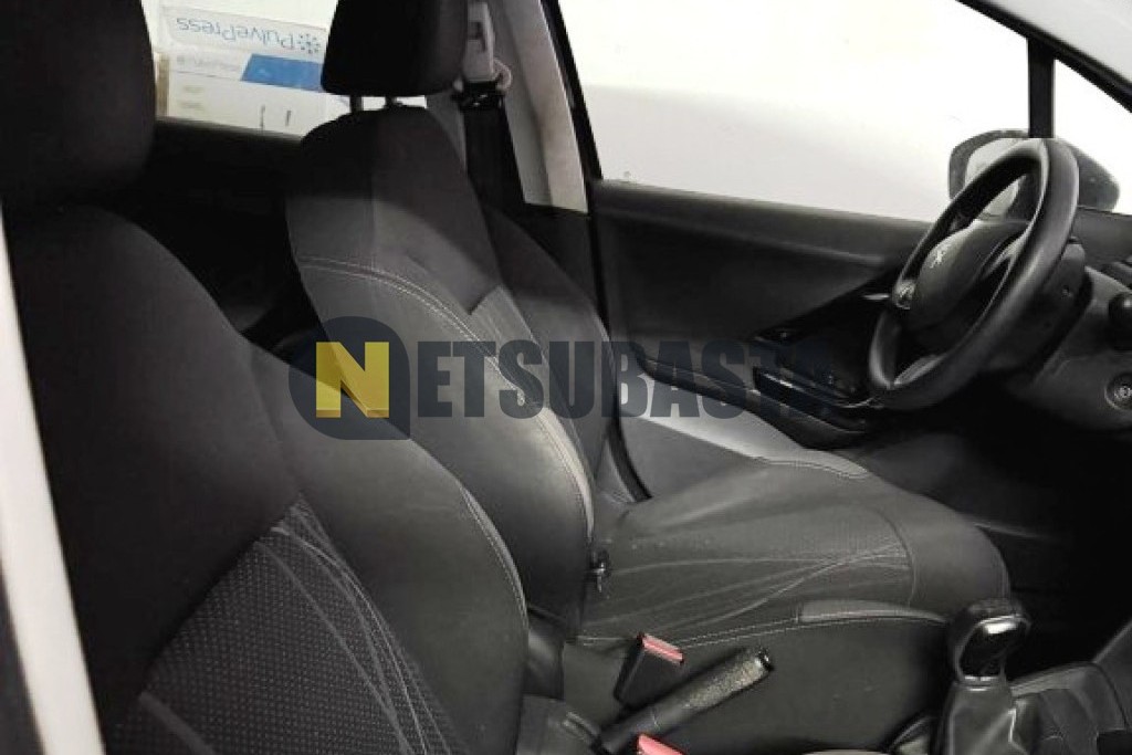 Peugeot 208 1.2 PureTech 2013
