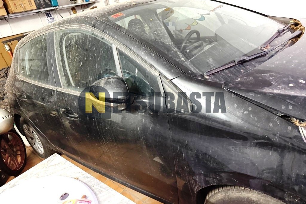Peugeot 208 1.2 PureTech 2013