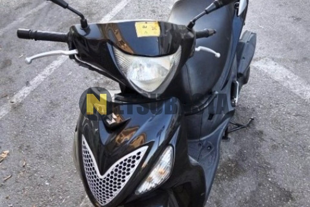 Suzuki Sixteen 125 2012
