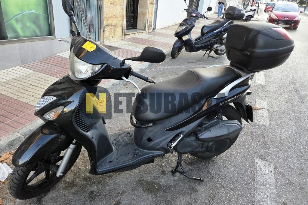 Suzuki Sixteen 125 2012