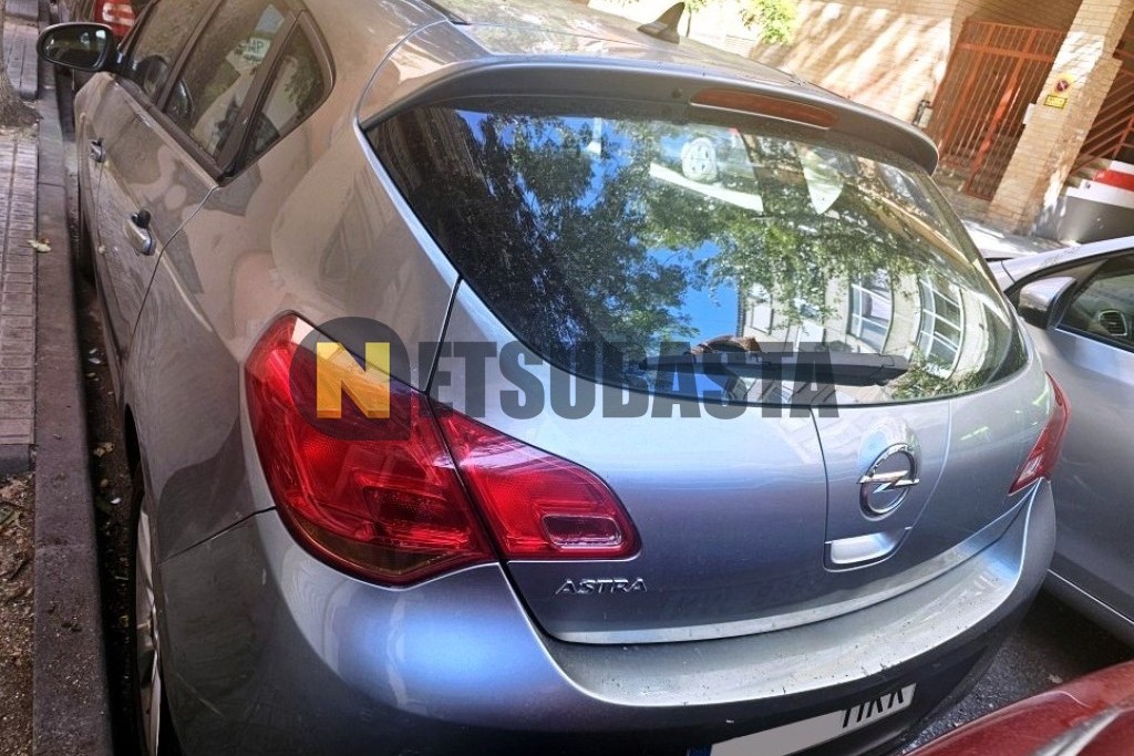 Opel Astra 1.6 16V 2012