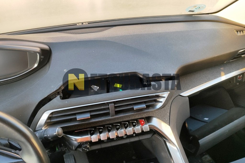Peugeot 3008 1.5 BlueHDi EAT8 2021