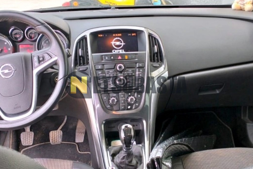 Opel Astra Sports Tourer 2.0 CDTI 2013