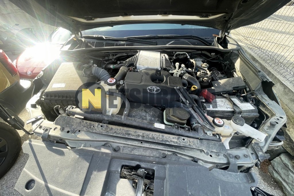 Toyota Hilux Doble Cabina 2.8 204D 4x4 Automático 2023