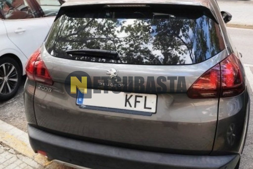 Peugeot 2008 1.2 PureTech EAT6 2017