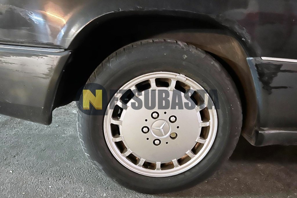 Mercedes-Benz 300 CE-24 1991