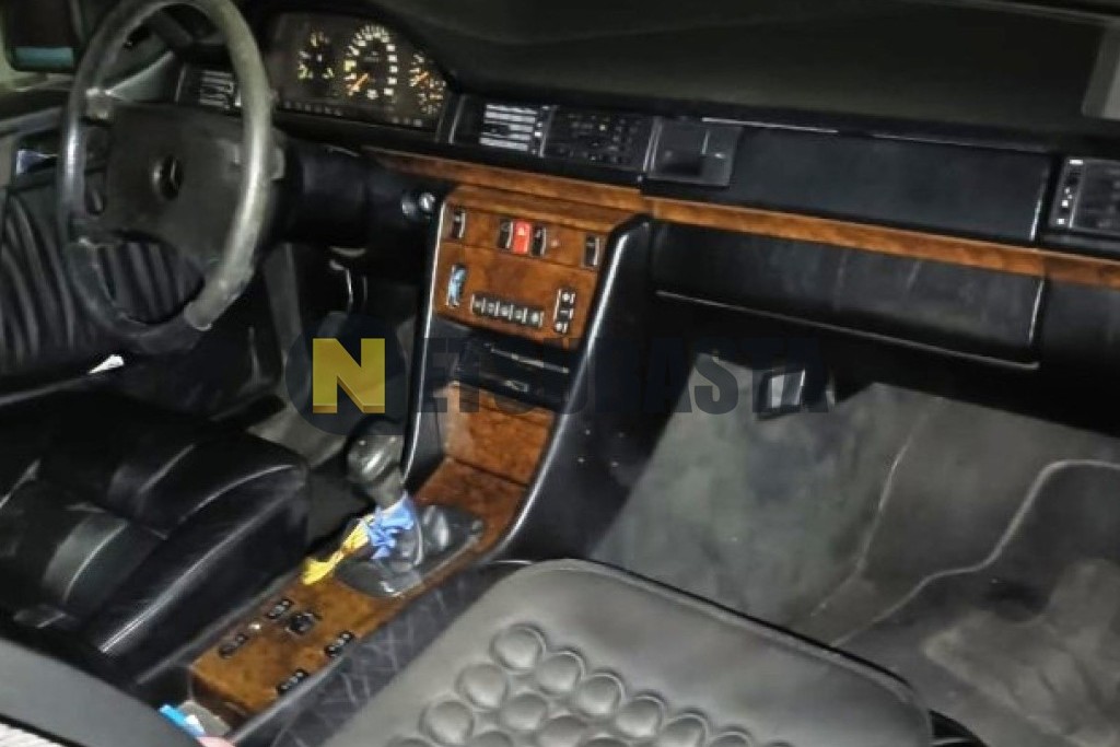 Mercedes-Benz 300 CE-24 1991