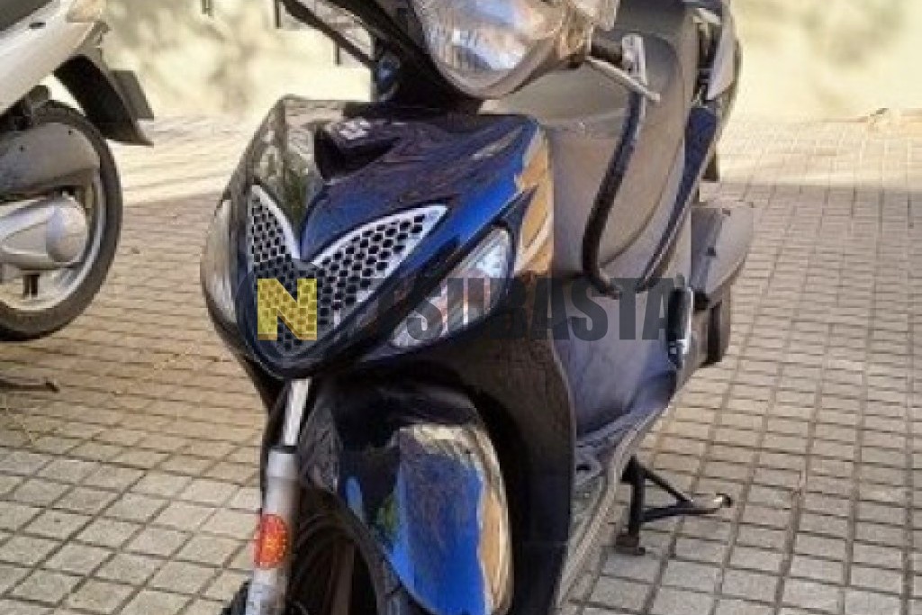 Suzuki Sixteen 125 2010