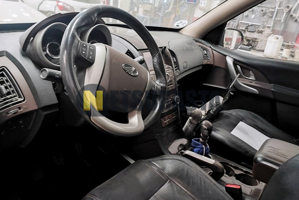 Mahindra XUV 500 AWD W6 2013