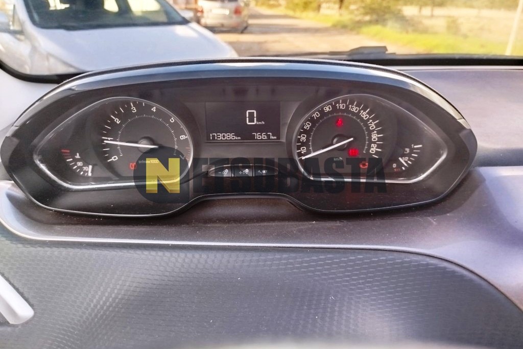 Peugeot 2008 1.2 VTi 2014