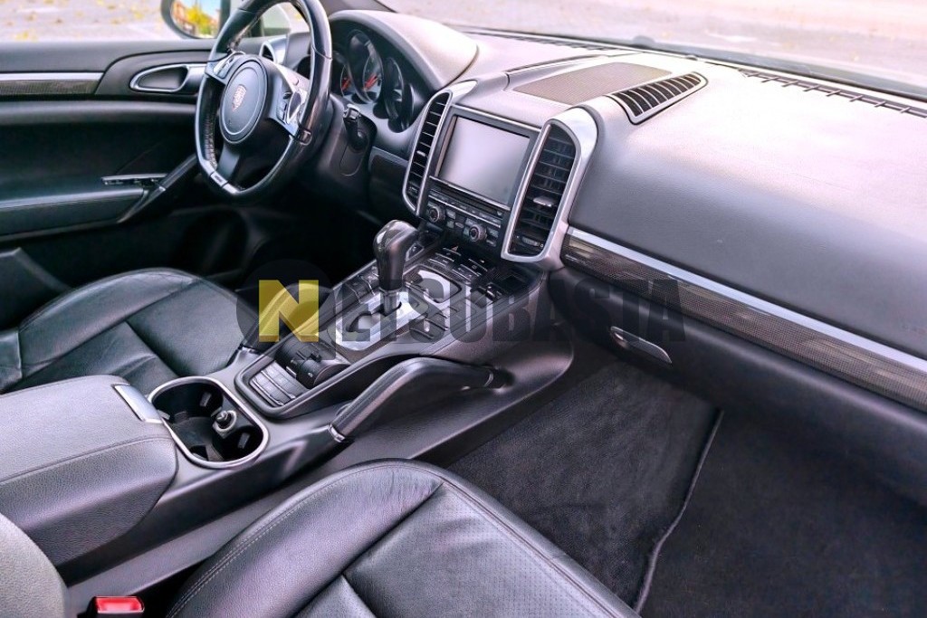 Porsche Cayenne S Hybrid 2011