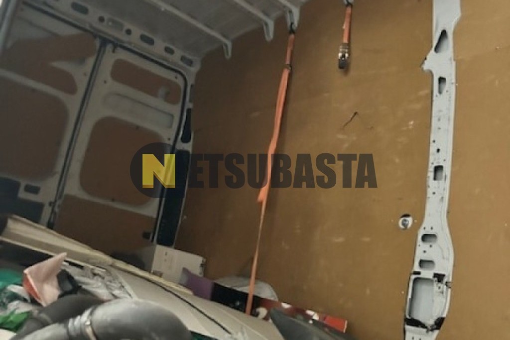 Peugeot Boxer L4 H3 2.2 BlueHDi 2021