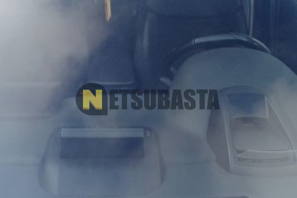 Peugeot 3008 HYbrid4 2014