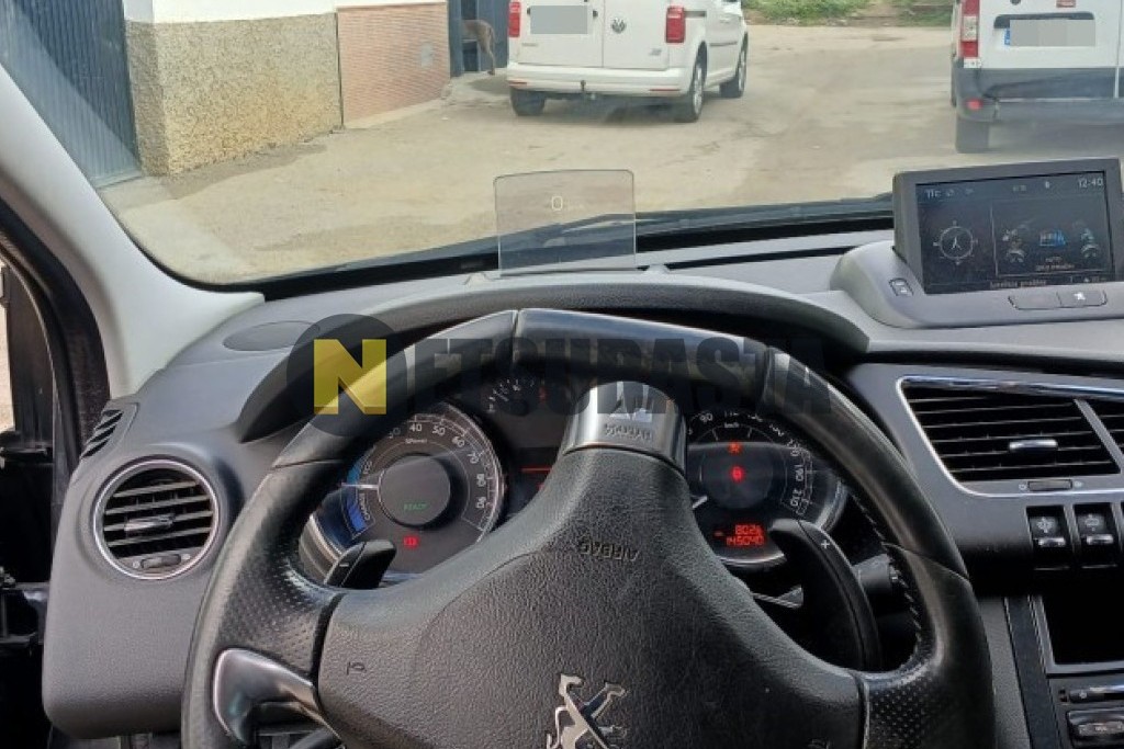 Peugeot 3008 HYbrid4 2014