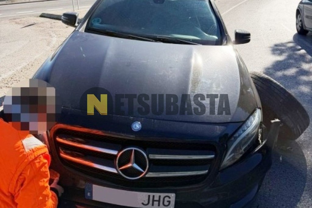 Mercedes-Benz GLA 220 CDI 4MATIC 7G-DCT 2015