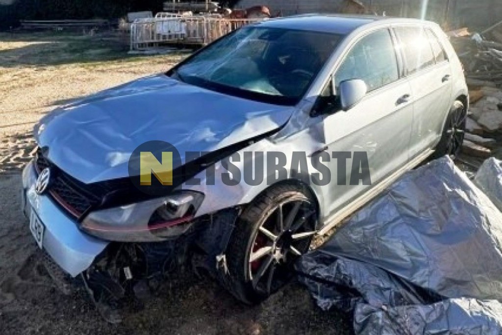 Volkswagen Golf GTI 2.0 TSI BMT DSG 6 vel. 2013