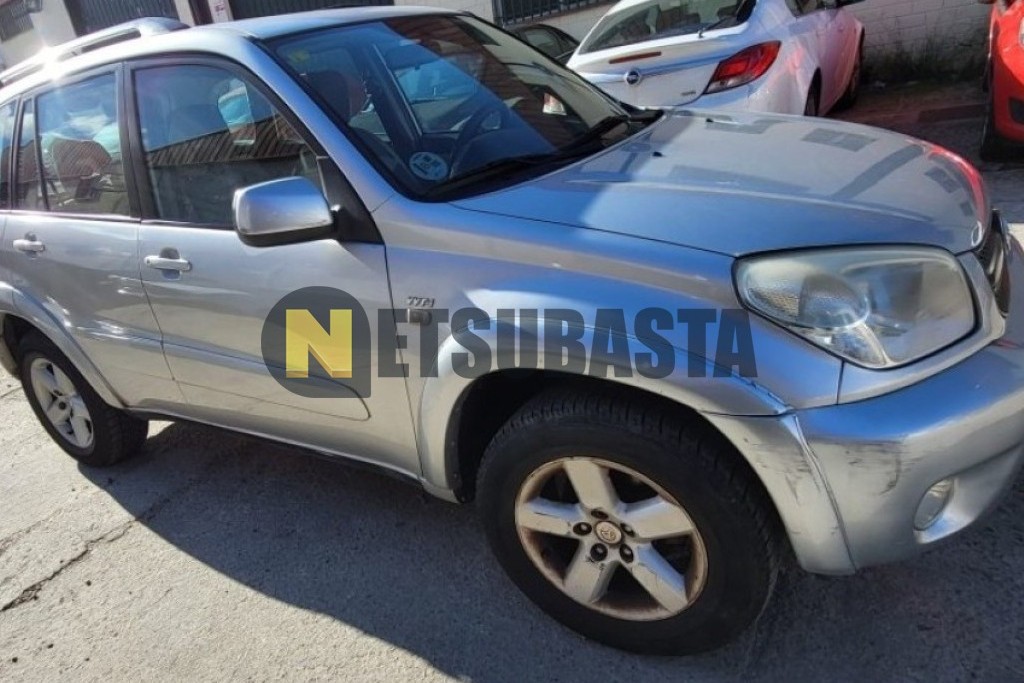 Toyota RAV4 2.0 2004