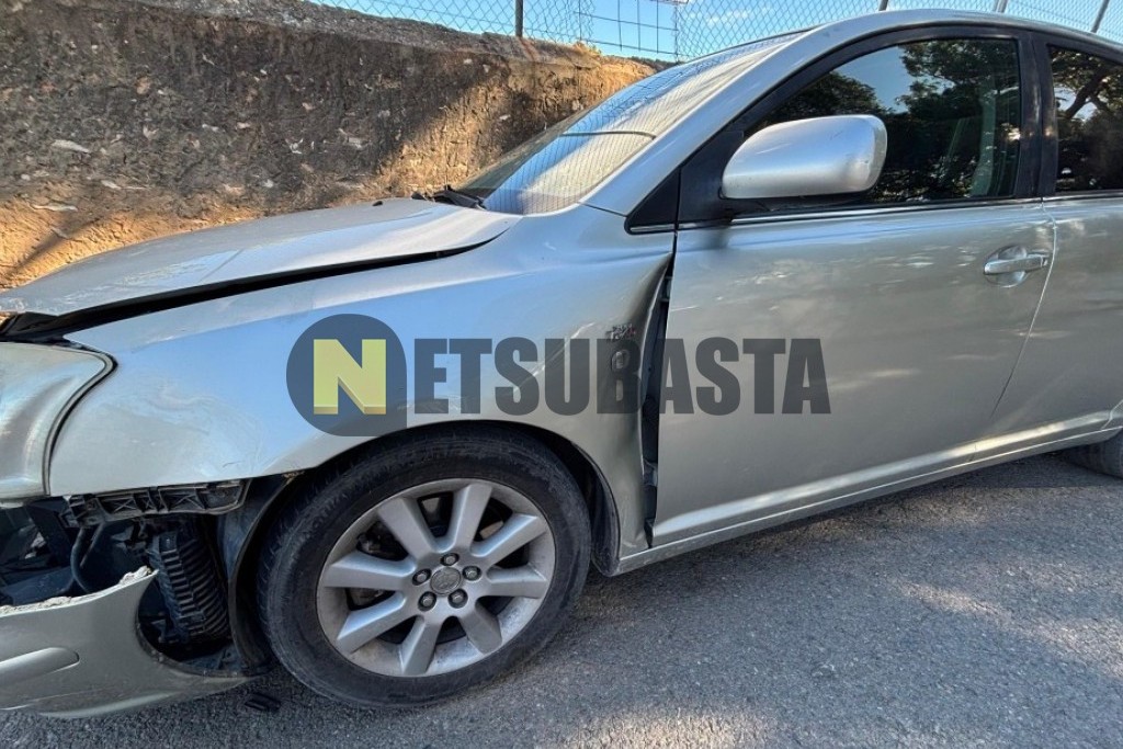 Toyota Avensis Sedán 2.0 D-4D 2004