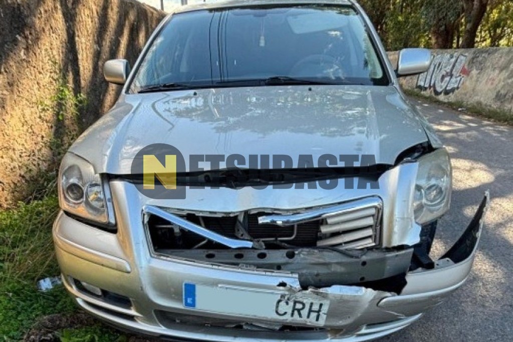 Toyota Avensis Sedán 2.0 D-4D 2004