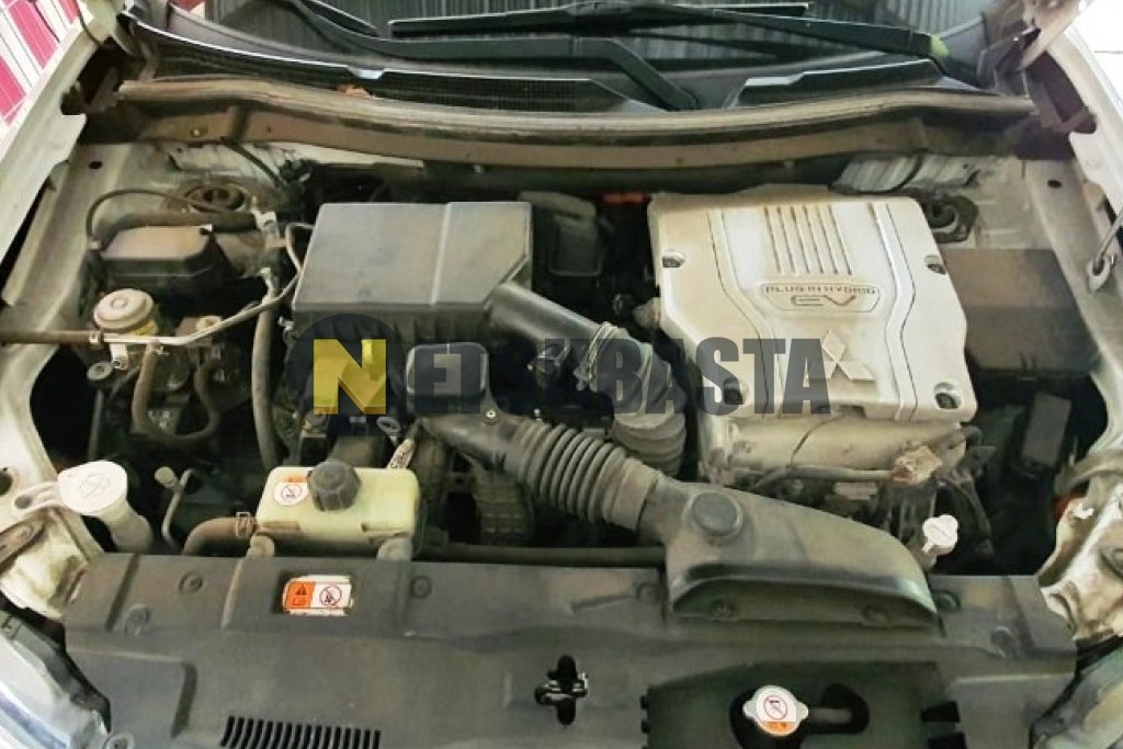 Mitsubishi Outlander PHEV 4WD 2015