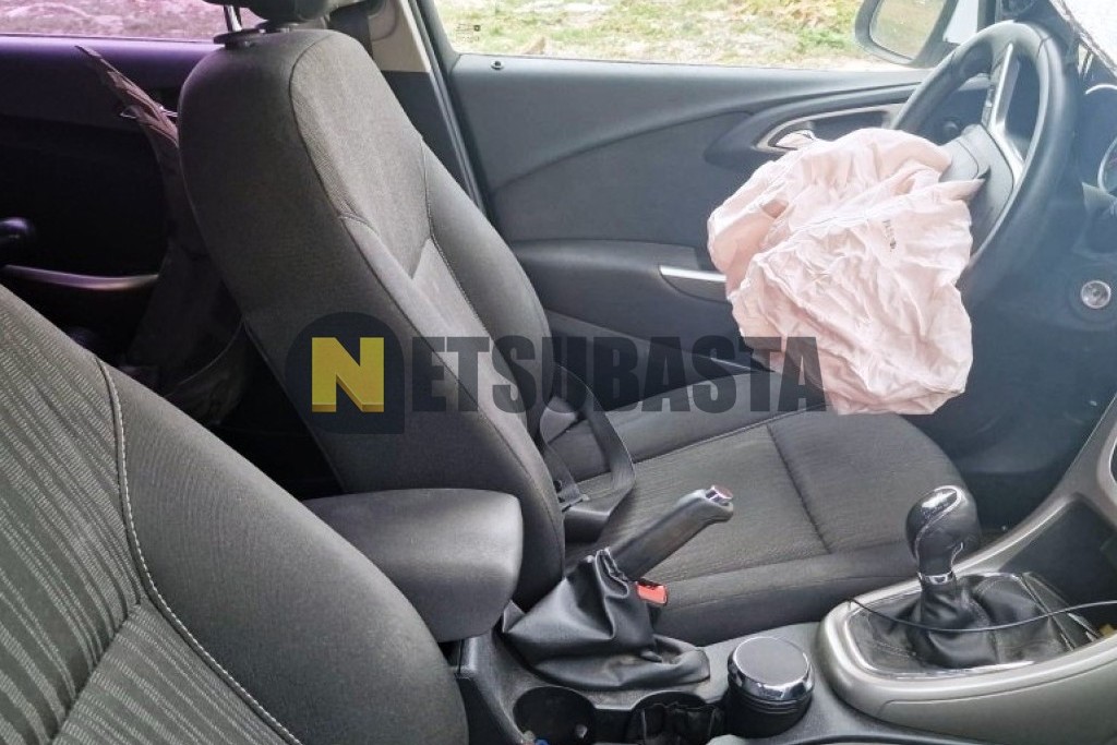 Opel Astra 1.4 Turbo 2012