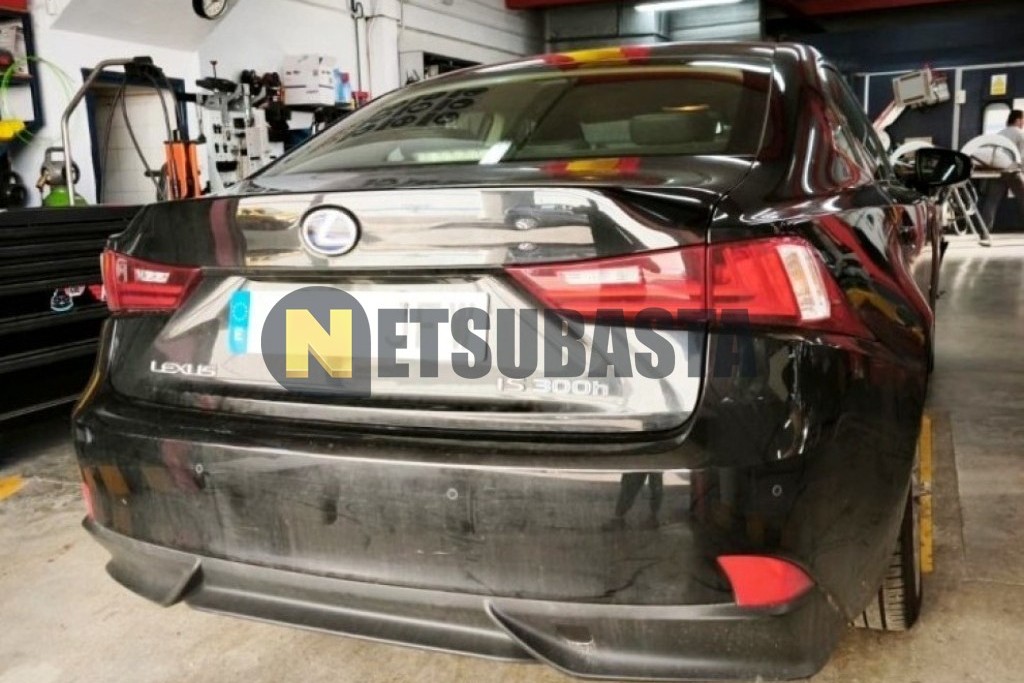Lexus IS 300h 2015