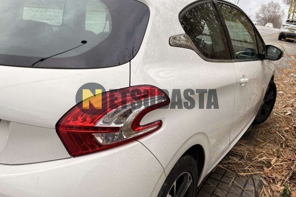 Peugeot 208 1.2 VTi 2012