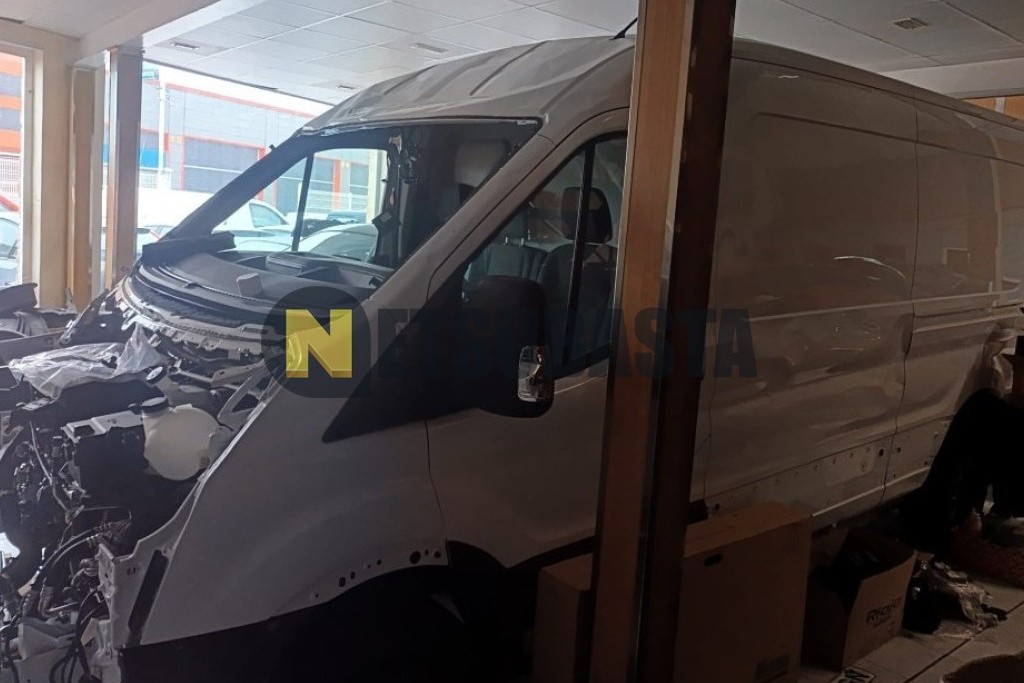 Ford Transit 2.0 Ecoblue 2024