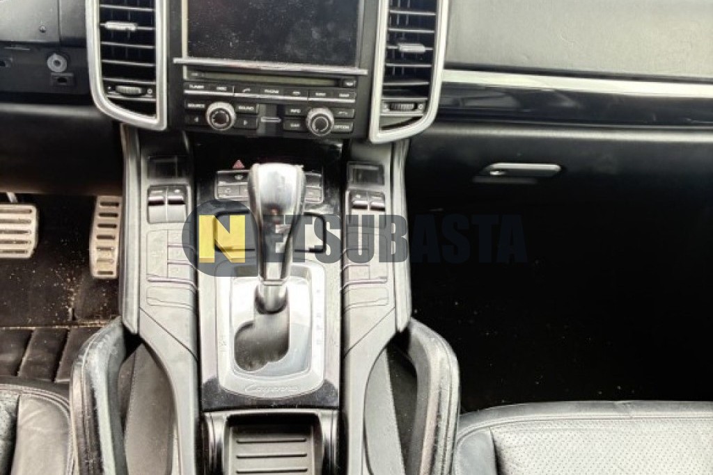 Porsche Cayenne S Hybrid 2011