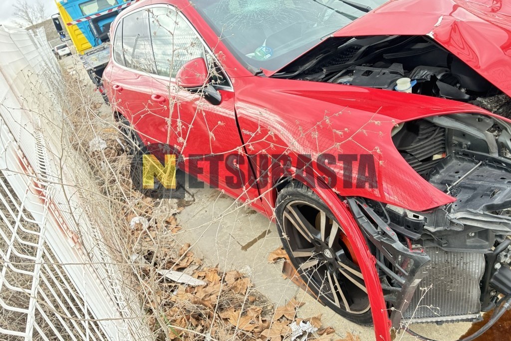 Porsche Cayenne S Hybrid 2011