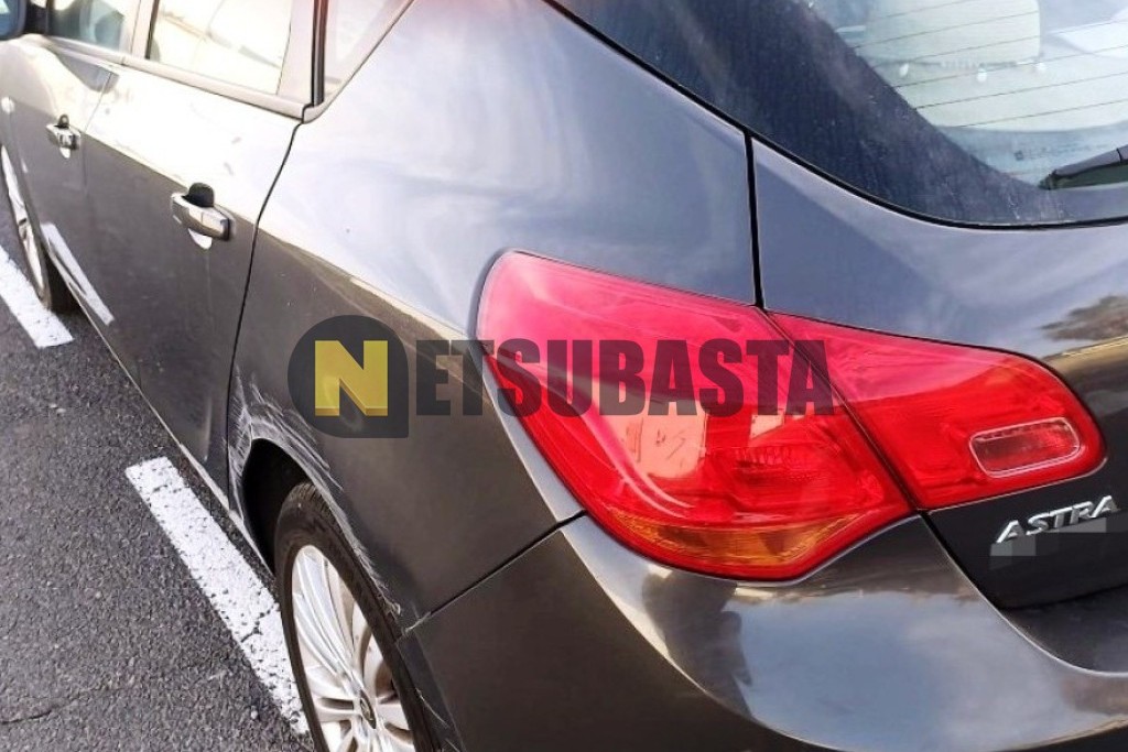 Opel Astra 1.6 2014