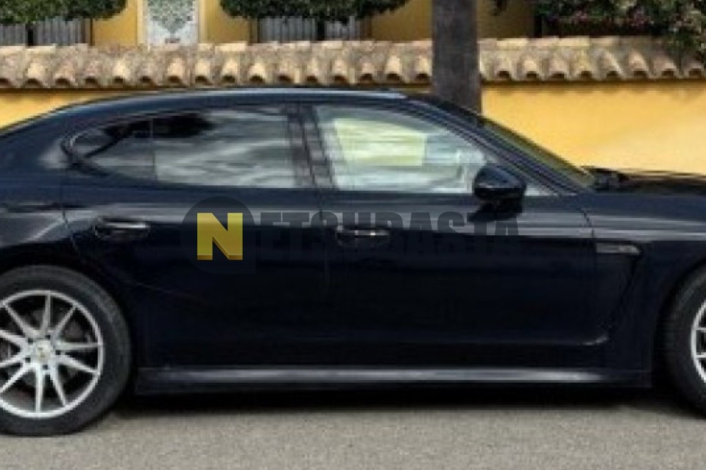 Porsche Panamera 4 2011