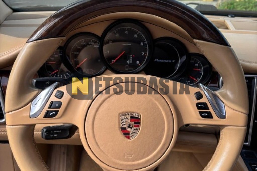 Porsche Panamera 4 2011