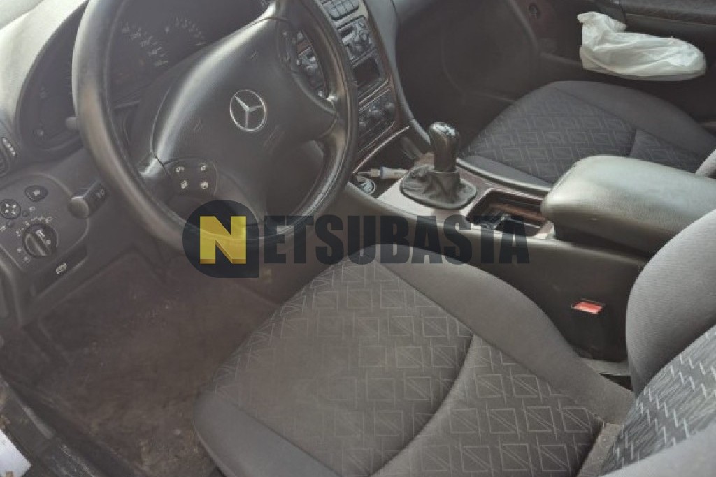 Mercedes-Benz C 220 CDI Familiar Aut. 2002