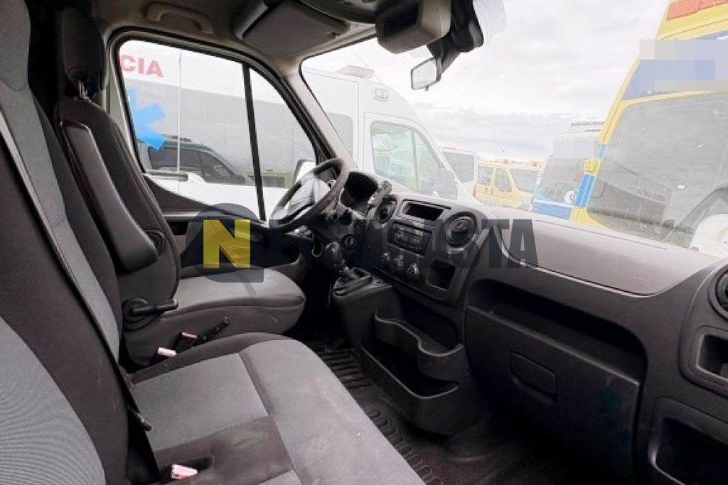 Renault Master 2.3 dCi Ambulancia 2013