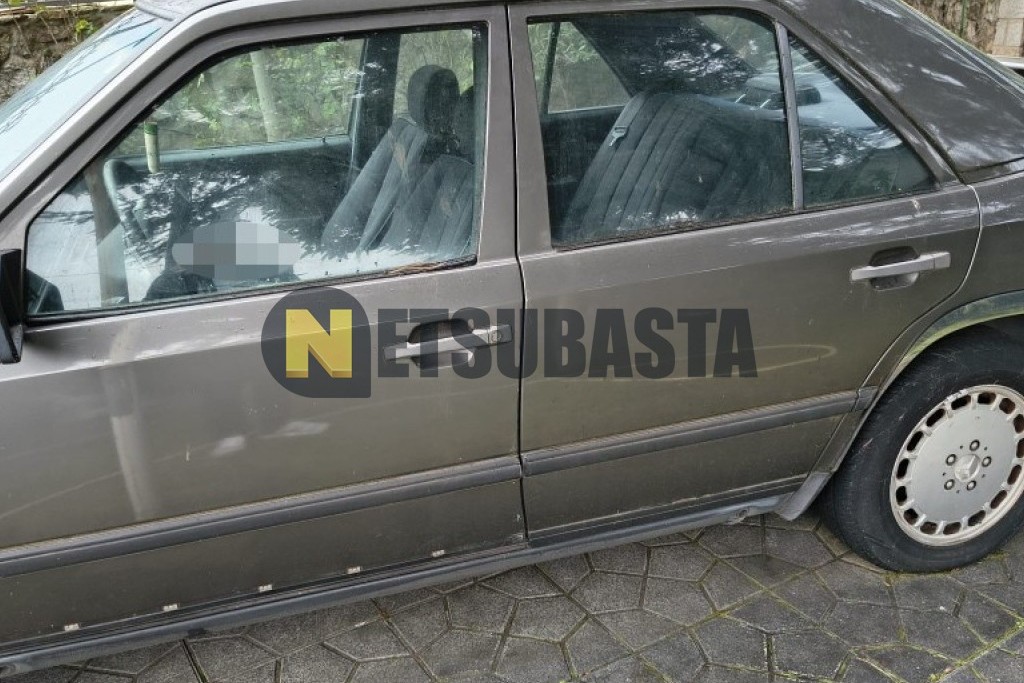 Mercedes-Benz 300 E 1986