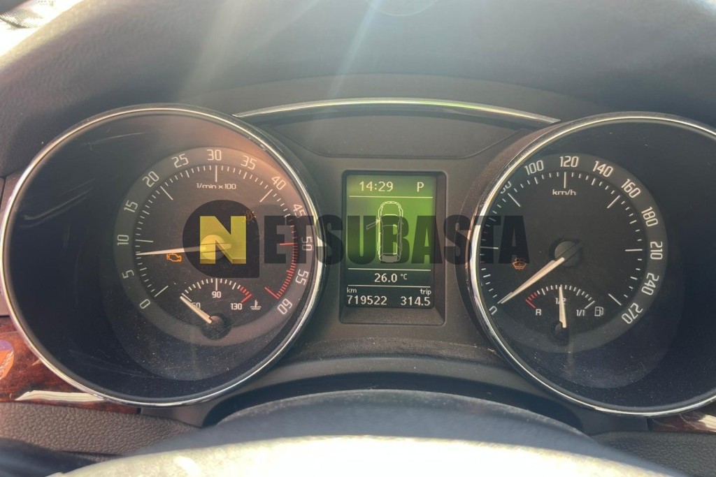 Skoda Superb Combi 2.0 TDI DPF DSG 4x4 2011