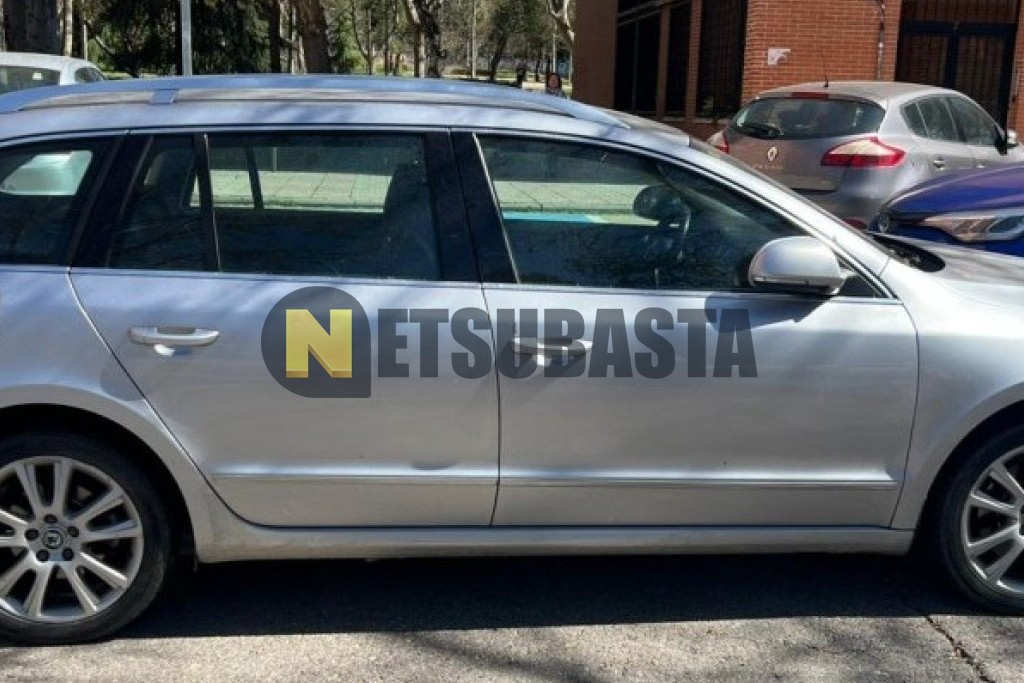 Skoda Superb Combi 2.0 TDI DPF DSG 4x4 2011